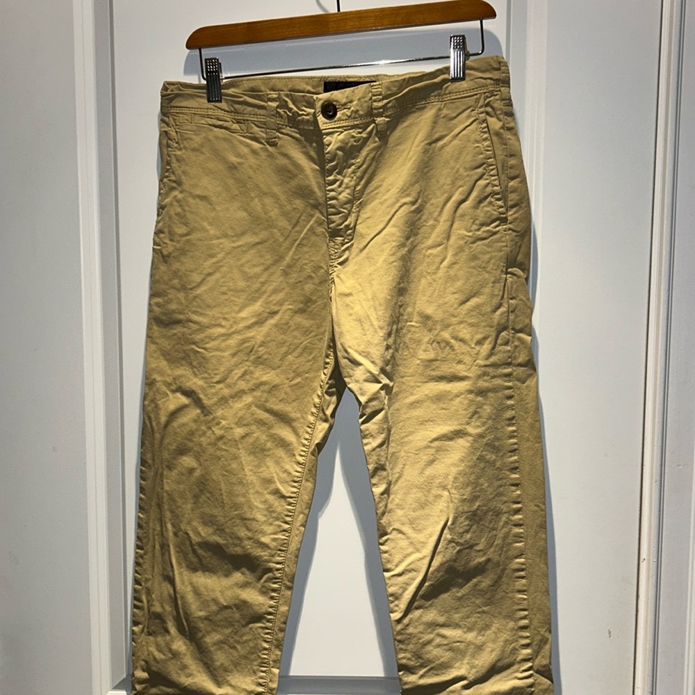 American Eagle 30-34 Khakis